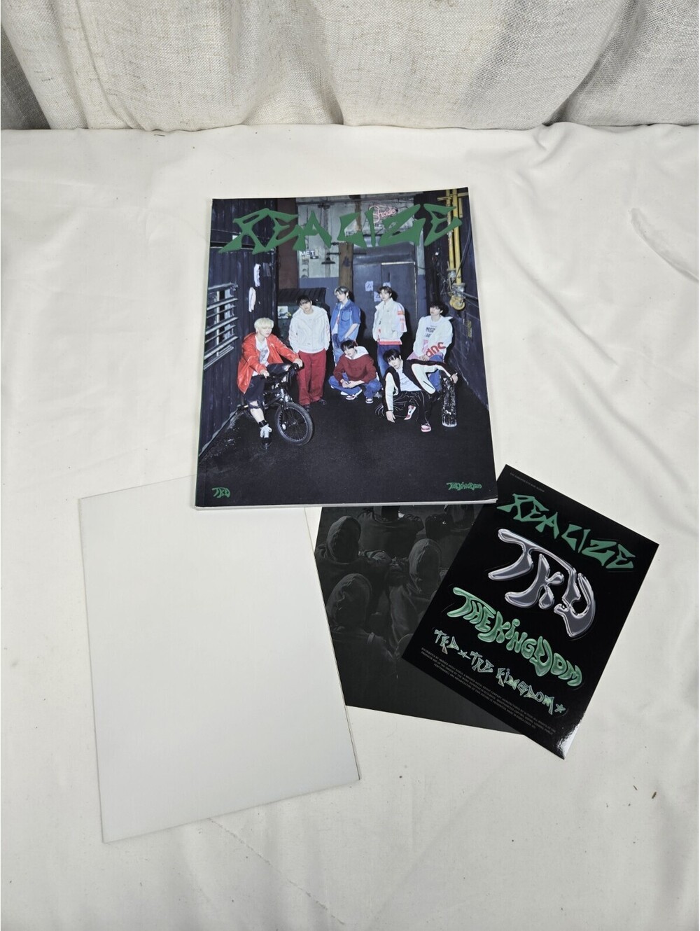 The KingDom 8th Mini Album [REALIZE] Freedom Ver